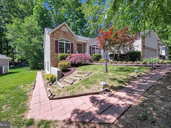 4th image of 209 Sand Trap Ln