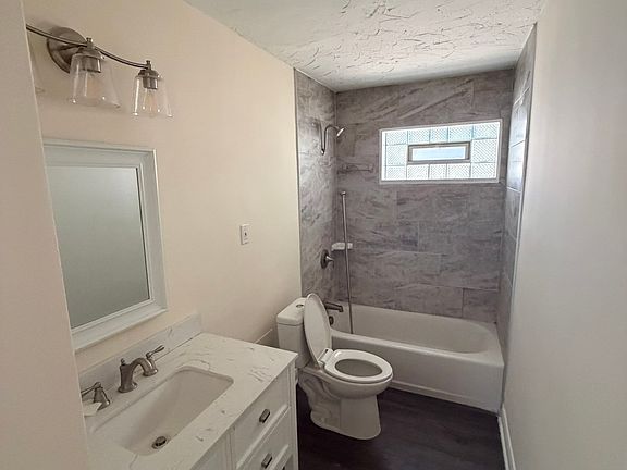 3rd image of 670 Hemlock Dr