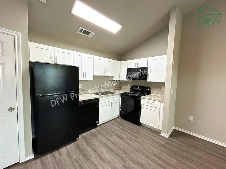 6108 Abrams Rd #B — Photo 5