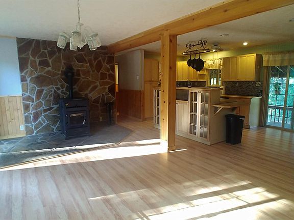 4th image of 25002 Highway 395 N