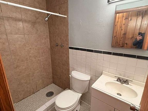 2nd image of 1720 19th Ave NE APT 7