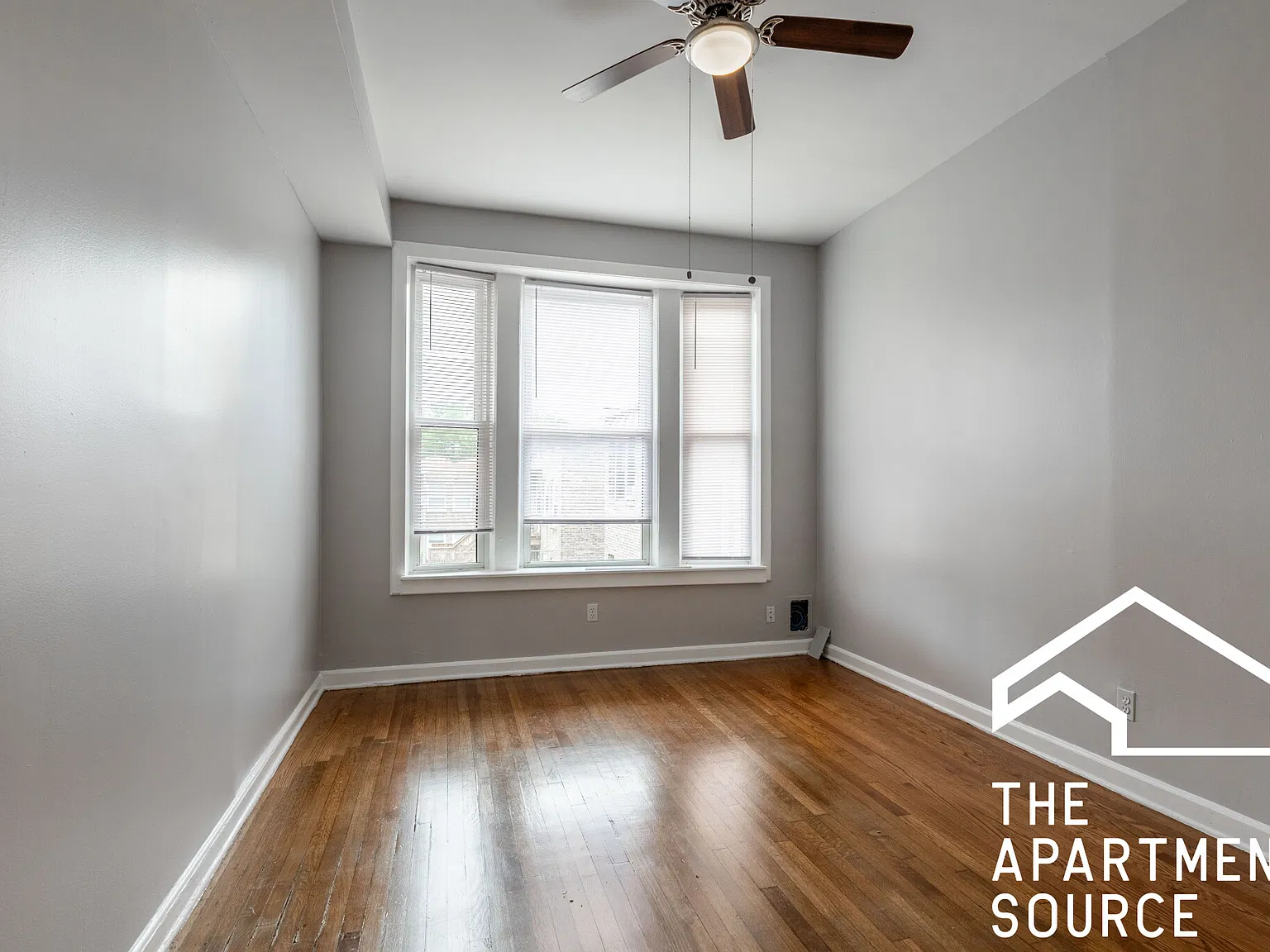 3 bed, 1.5 bath, 1350 sqft, $2,900 — Photo 2