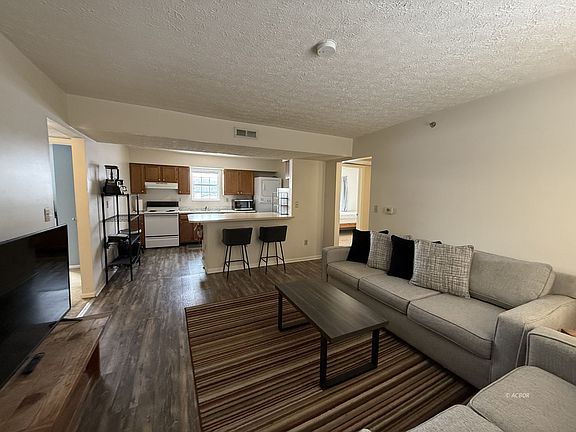 5th image of 15 S Shafer St APT 2104
