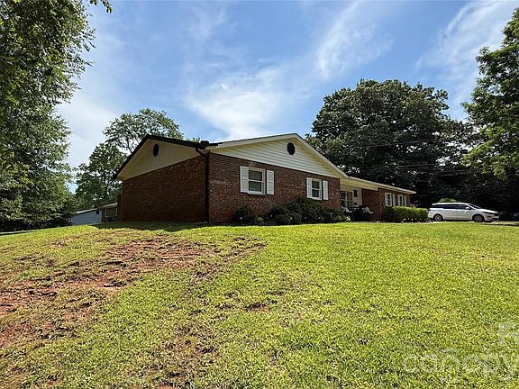 3rd image of 172 Parkland Dr
