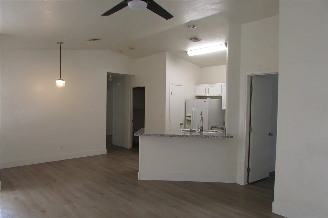 3 bed, 2.0 bath, 990 sqft, $1,500 — Photo 3
