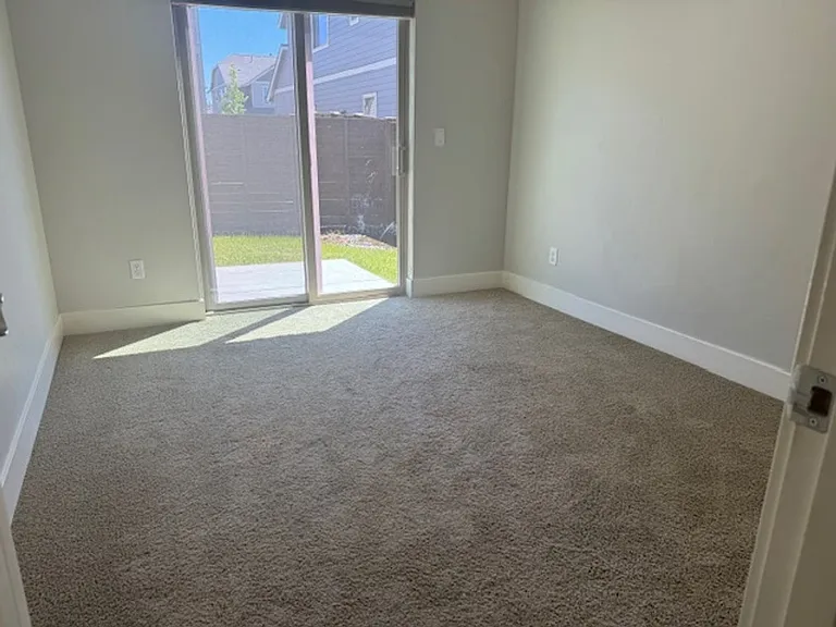 20587 Rolen Ave — Photo 11