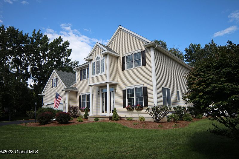 3rd image of 612 Vanderlyn Lane