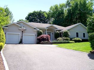 45 View Rd, Setauket, NY 11733