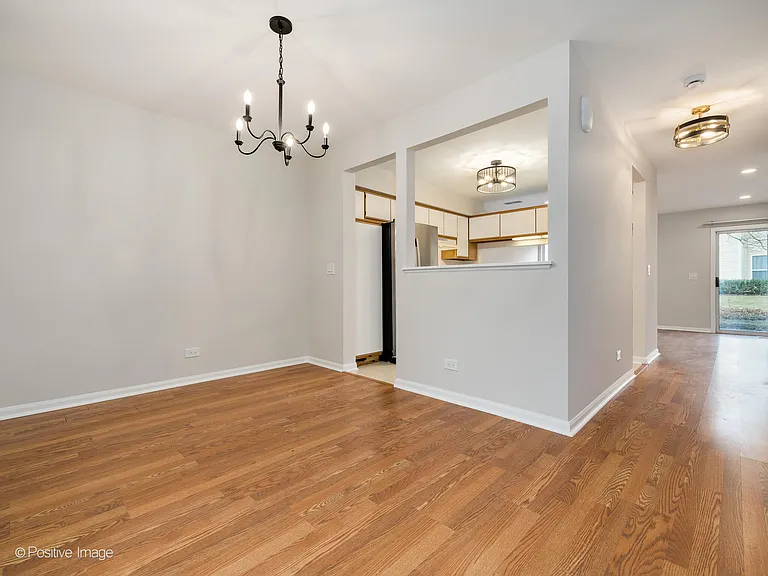 1056 Woodhill Ct — Photo 11