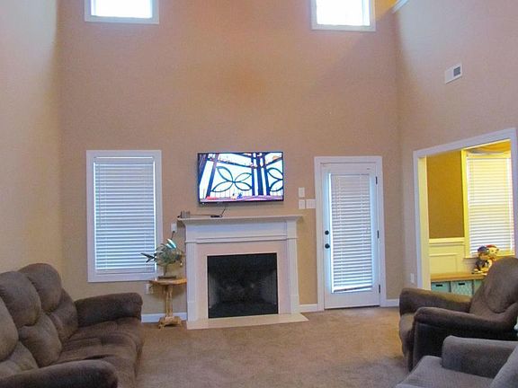 4th image of 1044 Claret Way