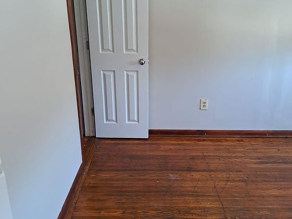 4th image of 5851 N Camac St #3