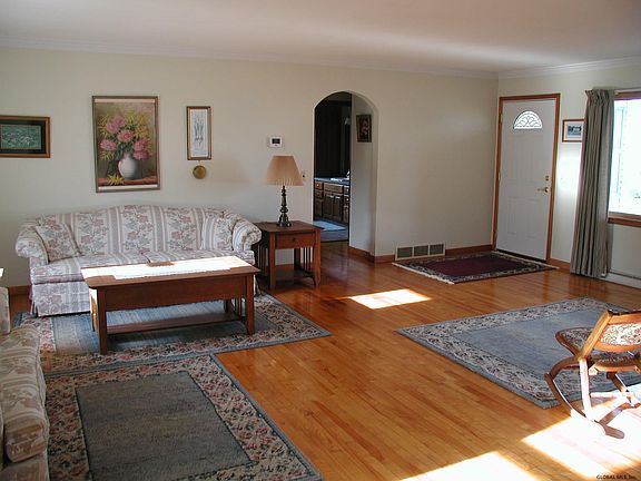 4th image of 90 Saint Lawrence Ave
