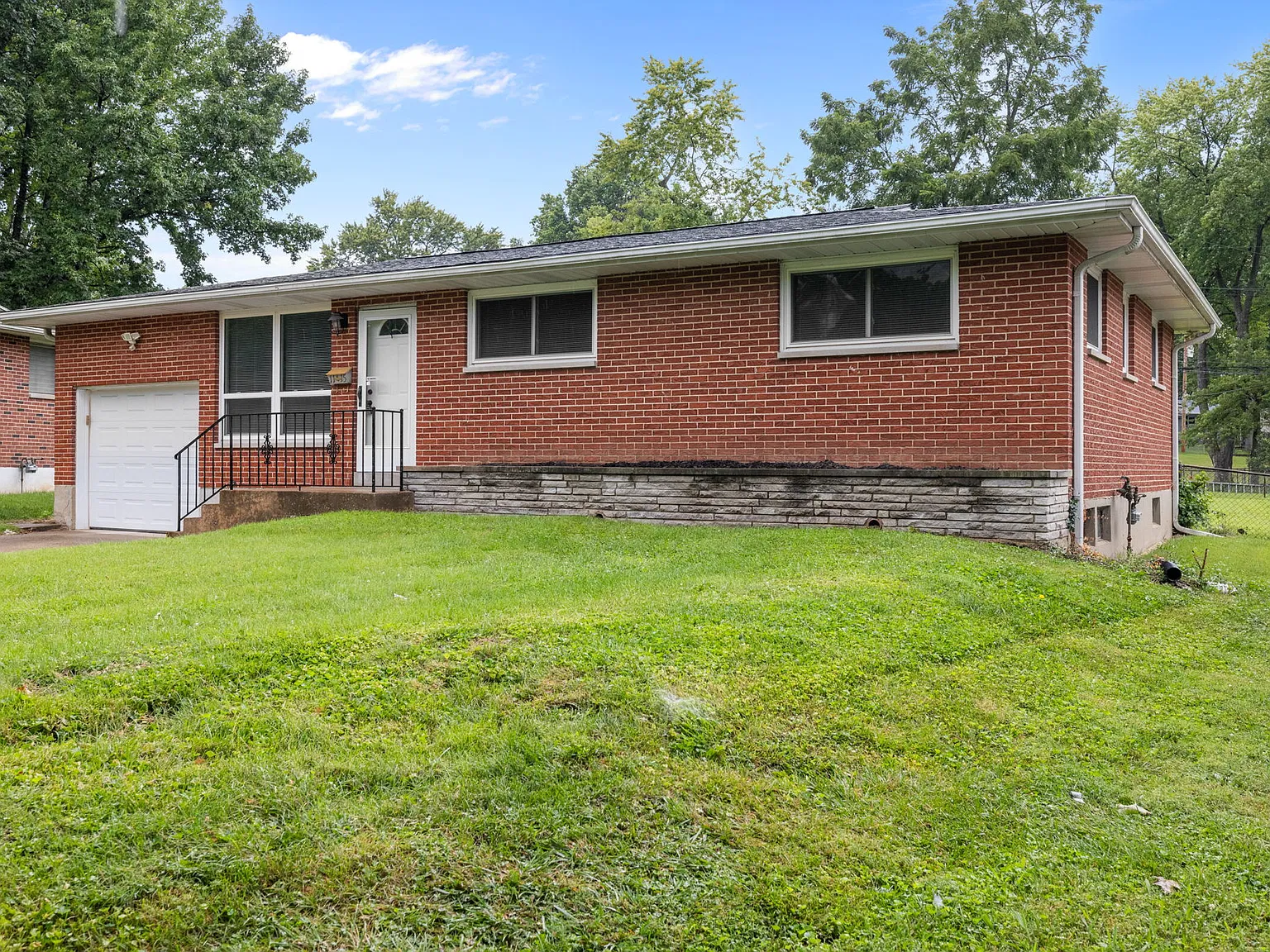 3 bed, 1120 sqft, $1,725 — Photo 2
