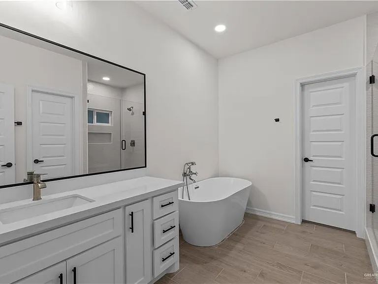 3600 Apex St — Photo 8