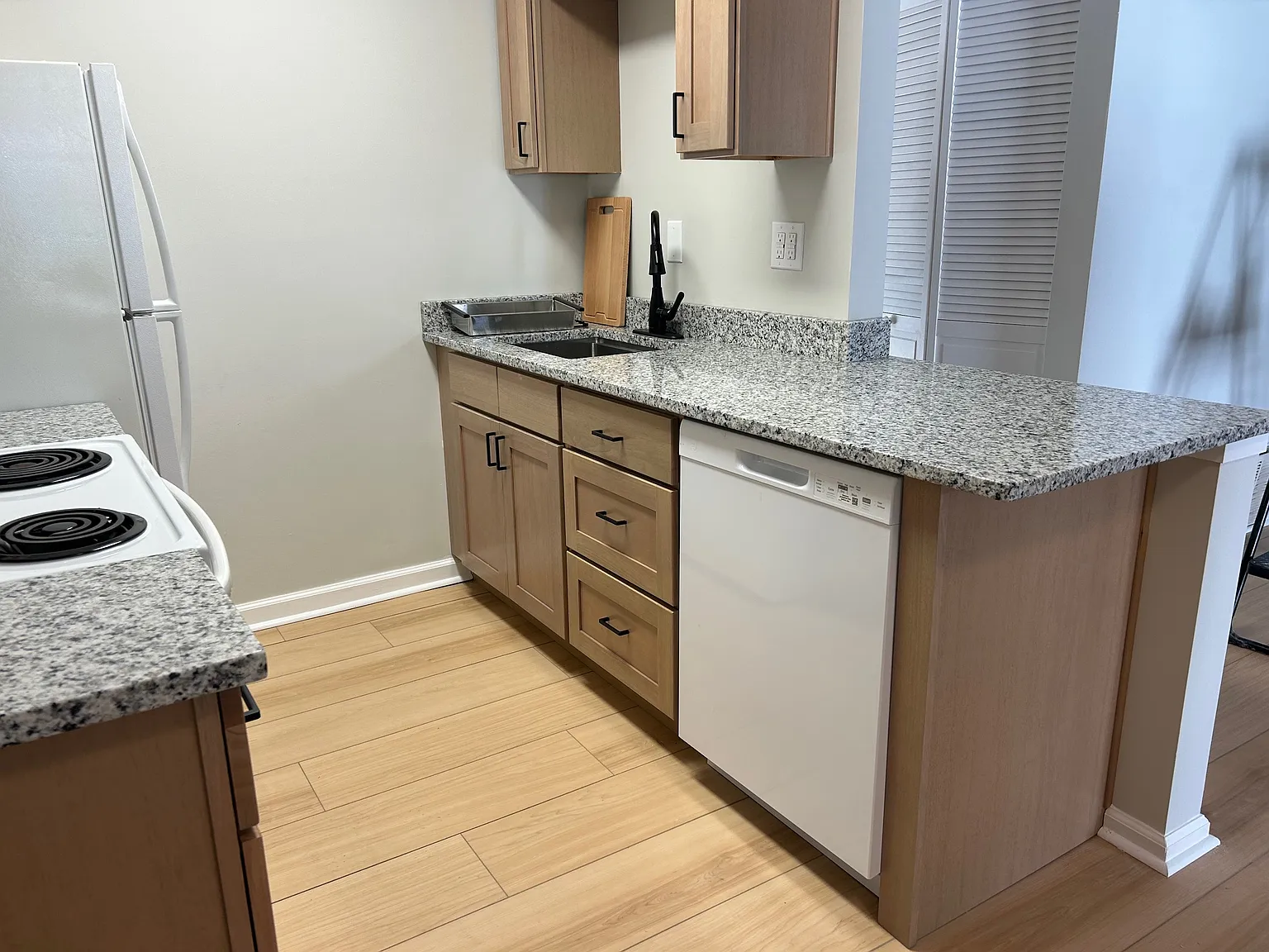 2 bed, 750 sqft, $1,350 — Photo 3