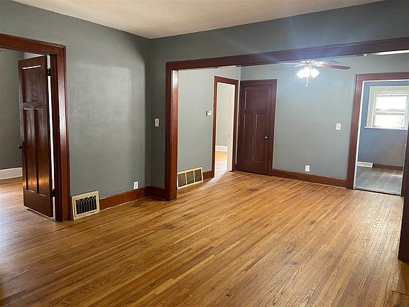 5th image of 1613 Myott Ave