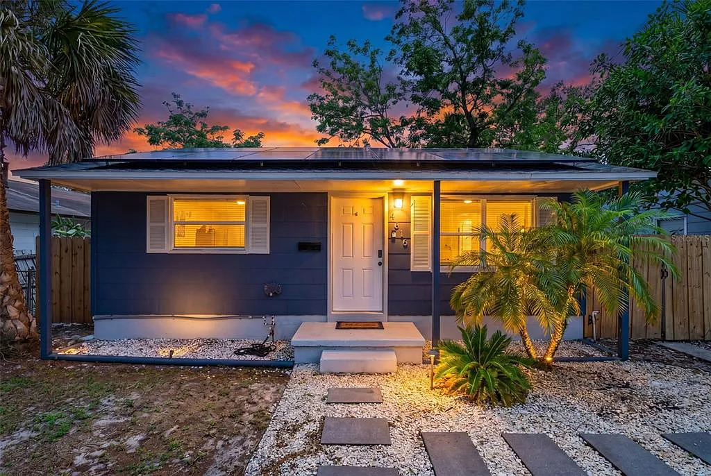 3 bed, 1.0 bath, 832 sqft, $2,200 — Photo 1