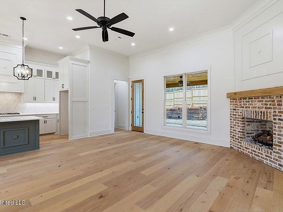 4th image of 169 Bronson Bnd