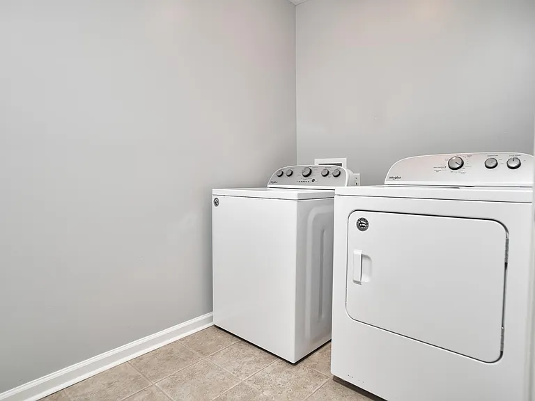 11080 McDowell Dr — Photo 38