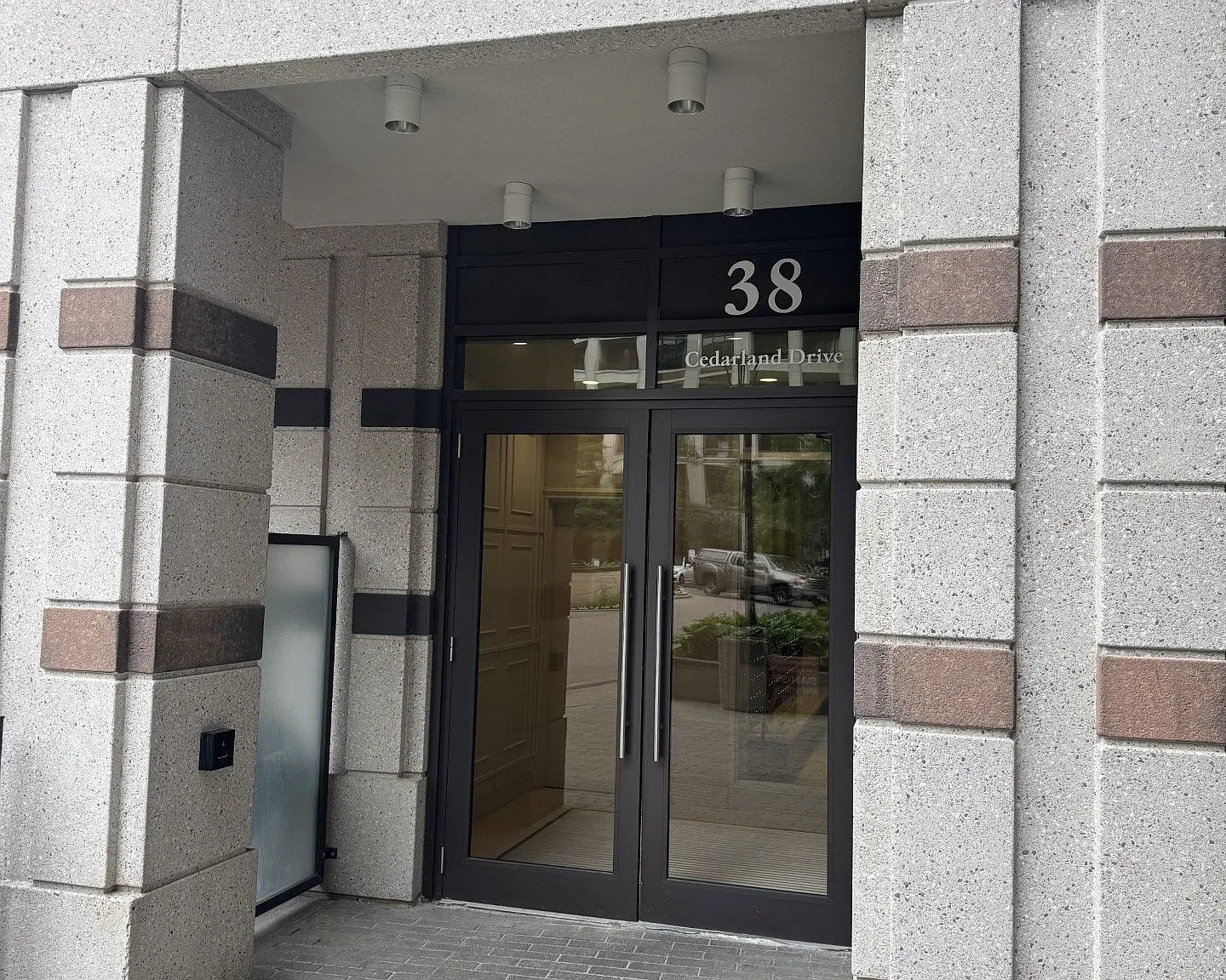 3 bed, $3,600 — Photo 2