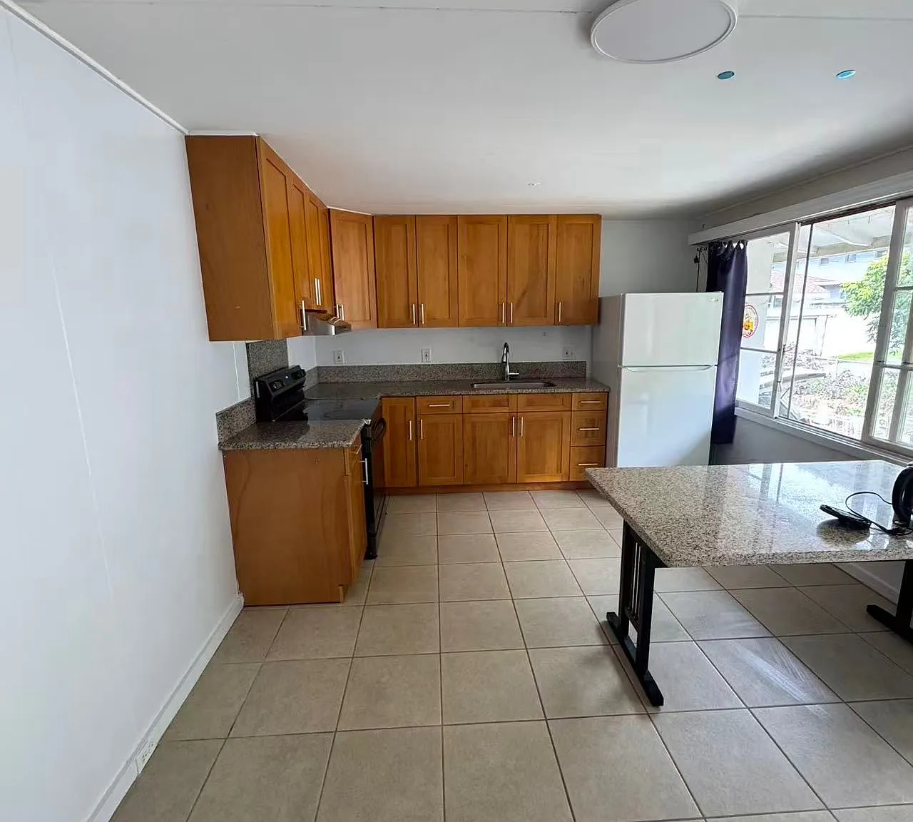 3 bed, 750 sqft, $2,800 — Photo 2