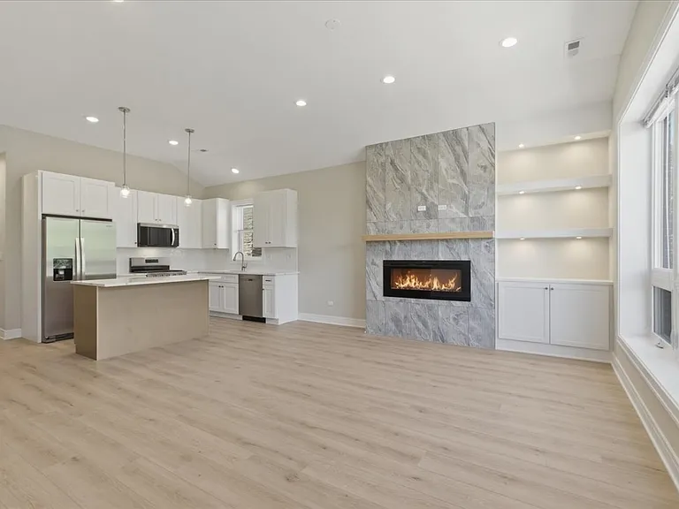 4932 S Champlain Ave #3 — Photo 5