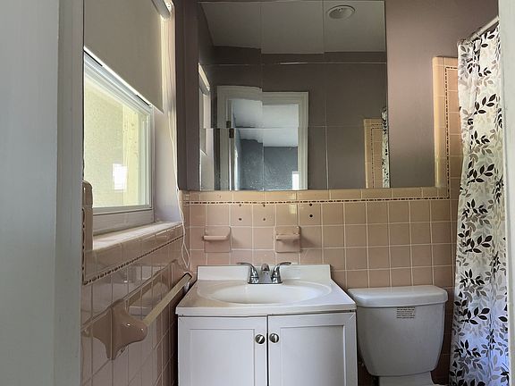 4th image of 4012 E Bluff Ave