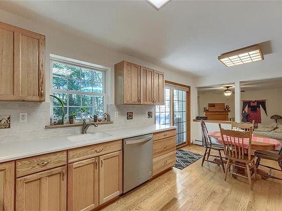 2nd image of 3 Melissa Ln
