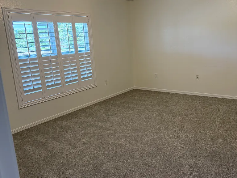 19234 Weymouth Dr — Photo 7