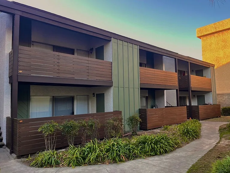 Daisy Apartments — Photo 18