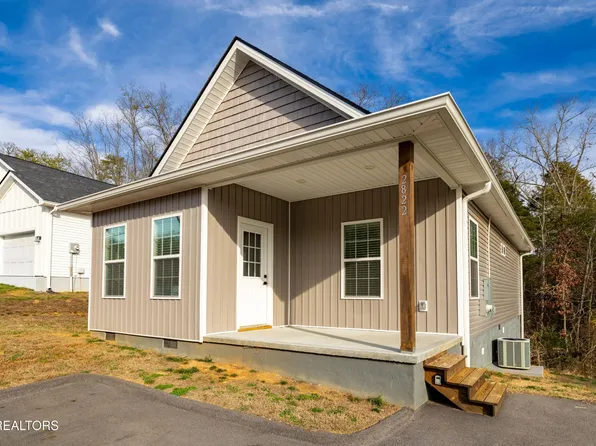2822 Deer Stand Dr, Sevierville, TN 37876