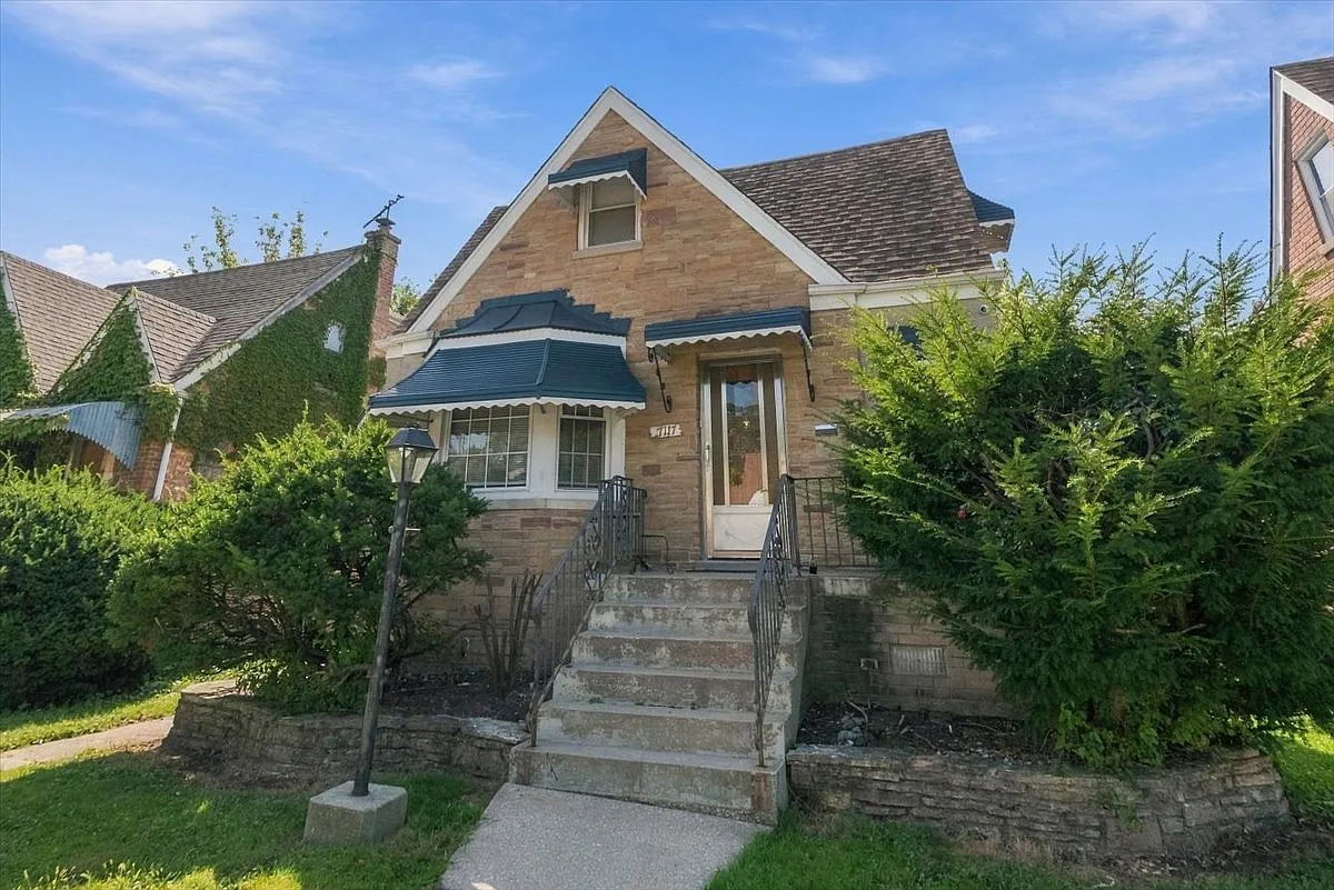 4 bed, $2,850 — Photo 1