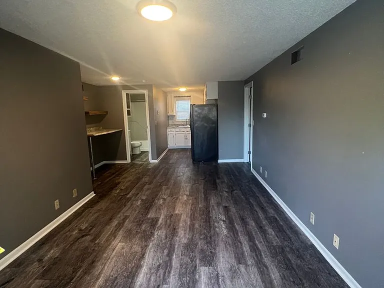 1806 S Broadway St — Photo 9