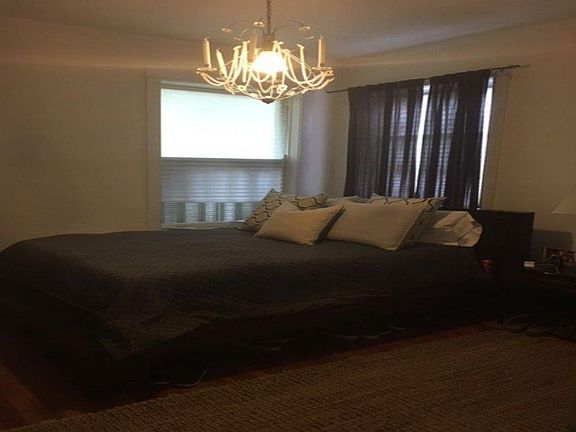 3rd image of 3163 N Pine Grove Ave #3