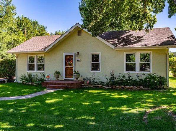 414 Sunset Ln, Pueblo, CO 81005