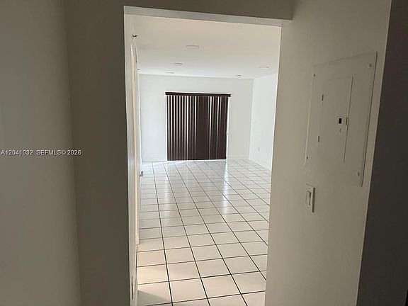4th image of 600 NW 32nd Pl APT 303