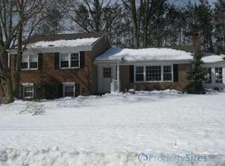 25 Blue Jay Ct, Middletown, NJ 07748