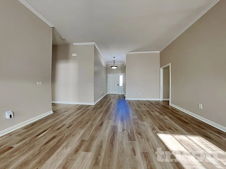 409 Baneberry Ln — Photo 3