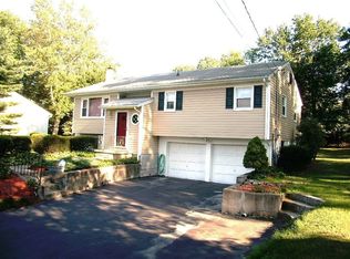 1297 Ivy Rd, Mohegan Lake, NY 10547