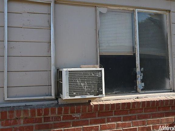 2nd image of 3715 Balsam St