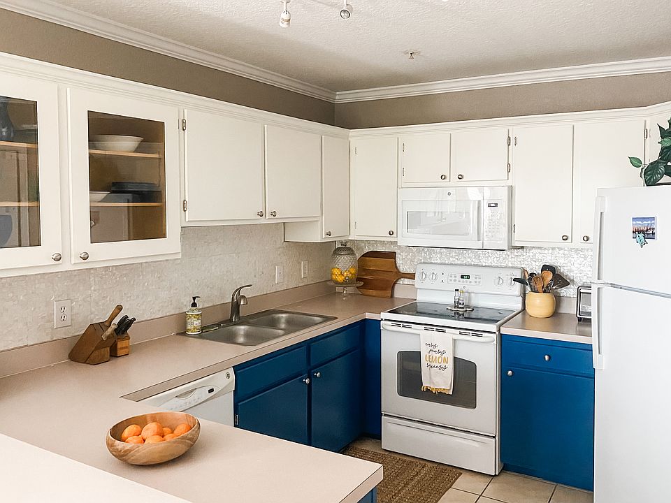 Updated Kitchen - fridge and microwave were replaced in 2022