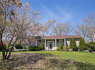 18 Rae Ln, Norwalk, CT 06850