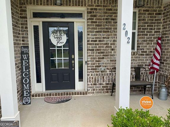 3rd image of 202 Oakleigh Pointe Dr