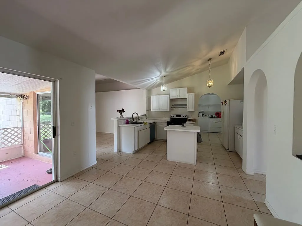 4 bed, 1652 sqft, $2,000 — Photo 3