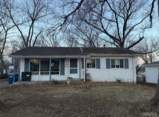 6705 Village Square Dr, Hazelwood, MO 63042