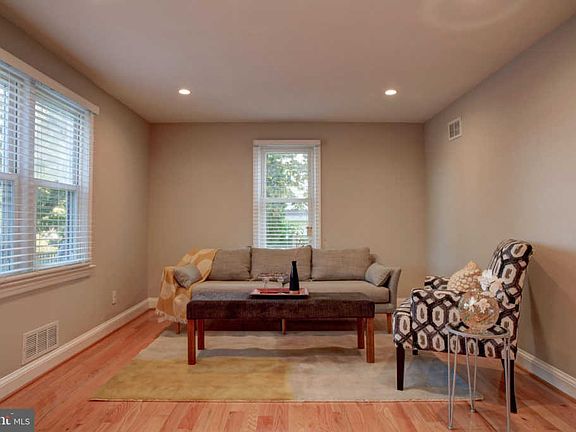 4th image of 2900 Oak Knoll Dr