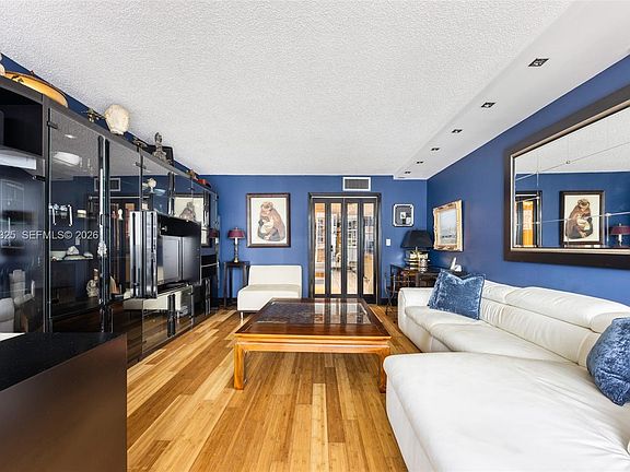 2nd image of 1717 N Bayshore Dr #A-3042