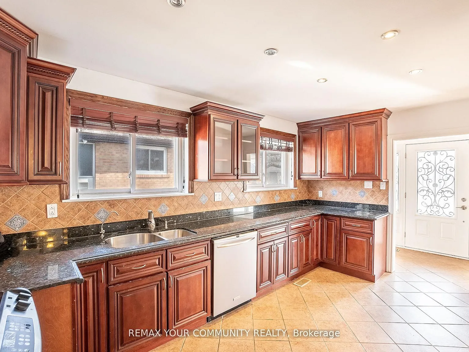 3 bed, $2,975 — Photo 4