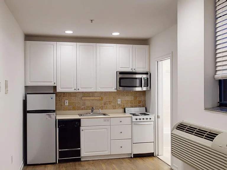 72 Hudson St #1C — Photo 14
