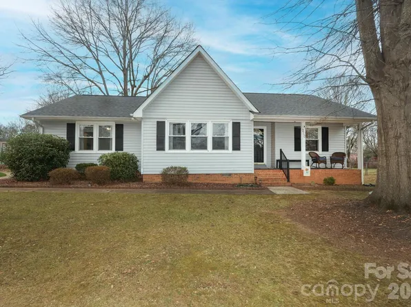 210 King George Ln, Gastonia, NC 28056